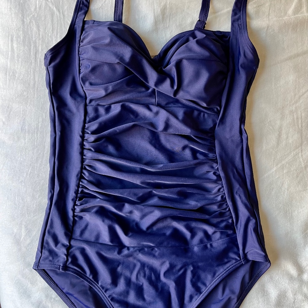 NWOT Ekouaer one-piece shirred bathing suit, small